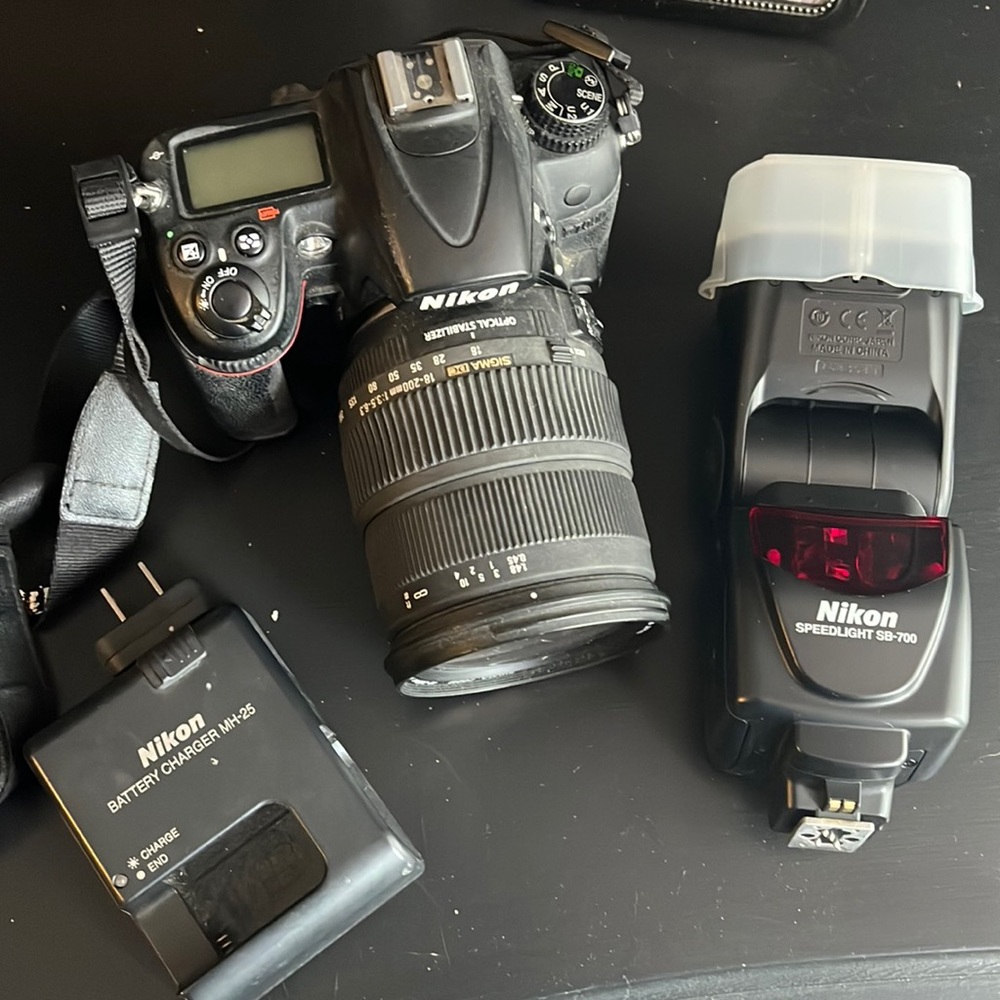 Nikon D7000 and Nikon Speedlight SB-700 flash with case
